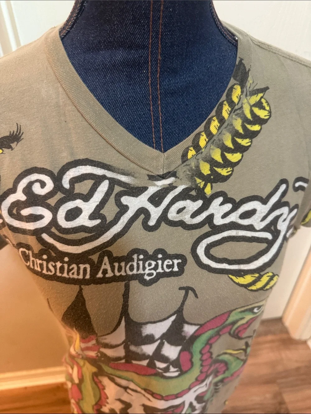 Ed Hardy Olive V-Neck Tee with Green & Pink Snake Skull Graphic - Picture 2 of 5